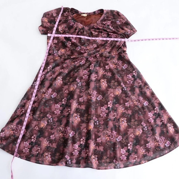 Vintage Maroon Floral Short Sleeve Flowy Midi Dress - Picture 5 of 14